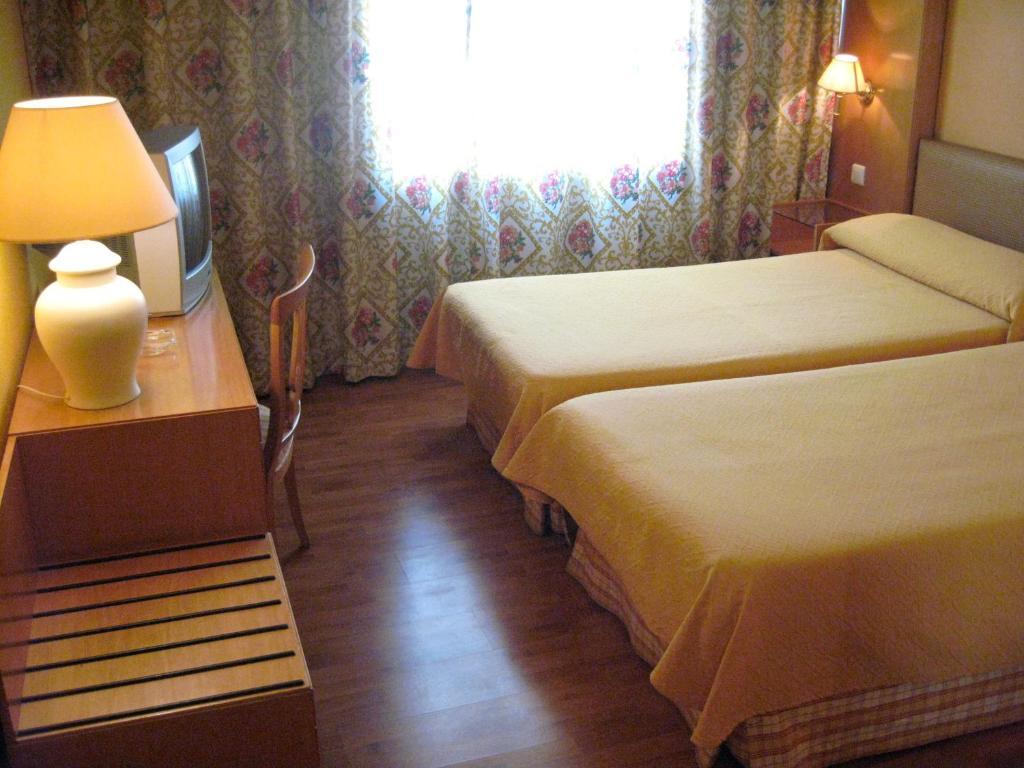 Hotel Restaurante San Roque Medina del Campo Værelse billede